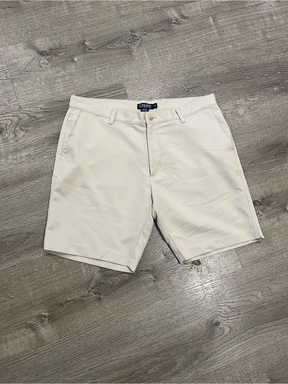 Chaps Men’s Cream Flat Front Golf Shorts